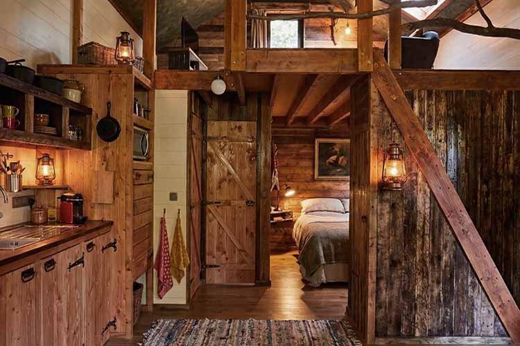 Chalet met bed en mezzanine