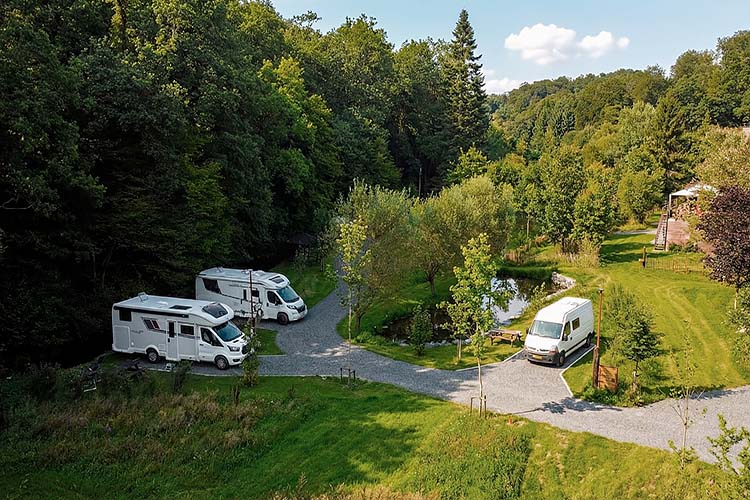 3 campers in de vallei