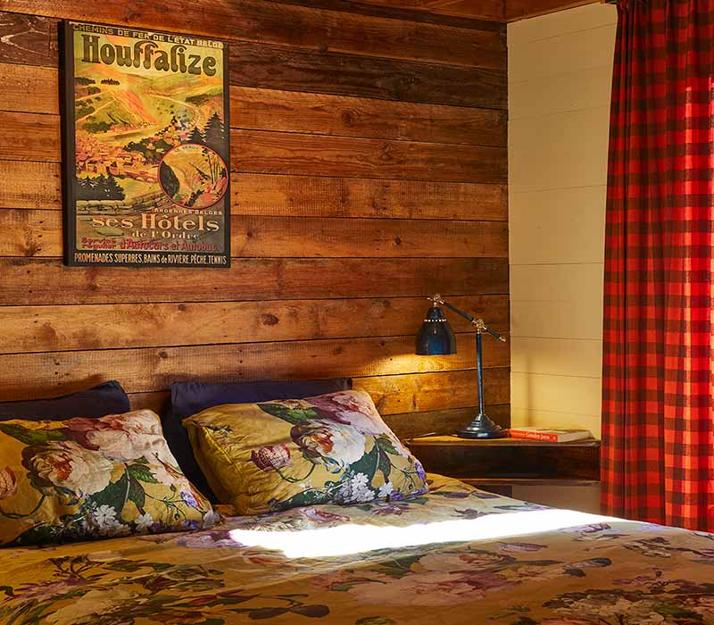 Bed in slaapkamer van een Chalet nabij Houffalize